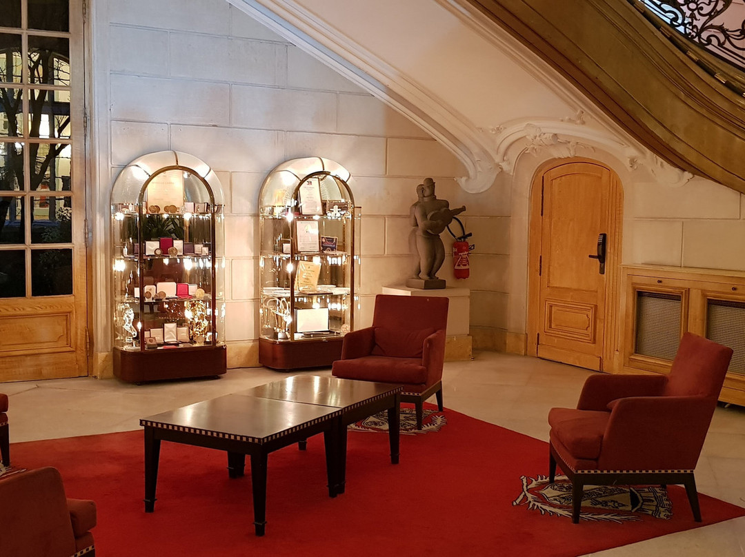Hotel de Ville-勒瓦卢瓦-佩雷必去景点