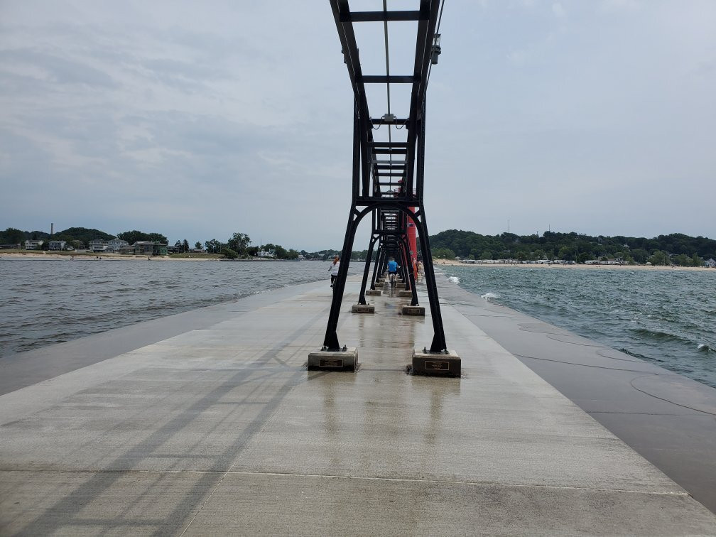 Grand Haven Lighthouse and Pier-格兰德黑文必去景点
