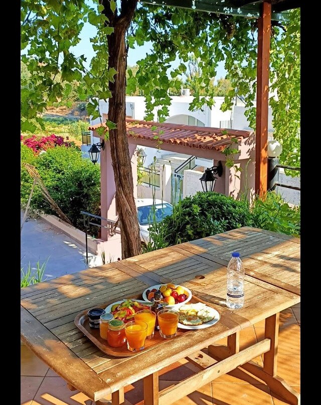 Yasmine Apartments主图