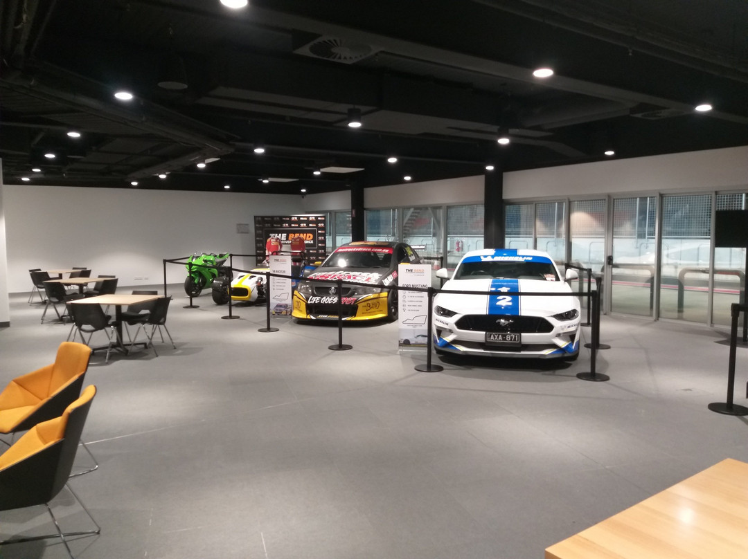 Rydges Pit Lane主图