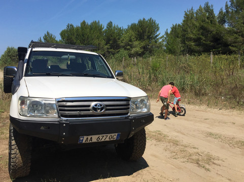 Enjoy Travel-地拉那必去景点