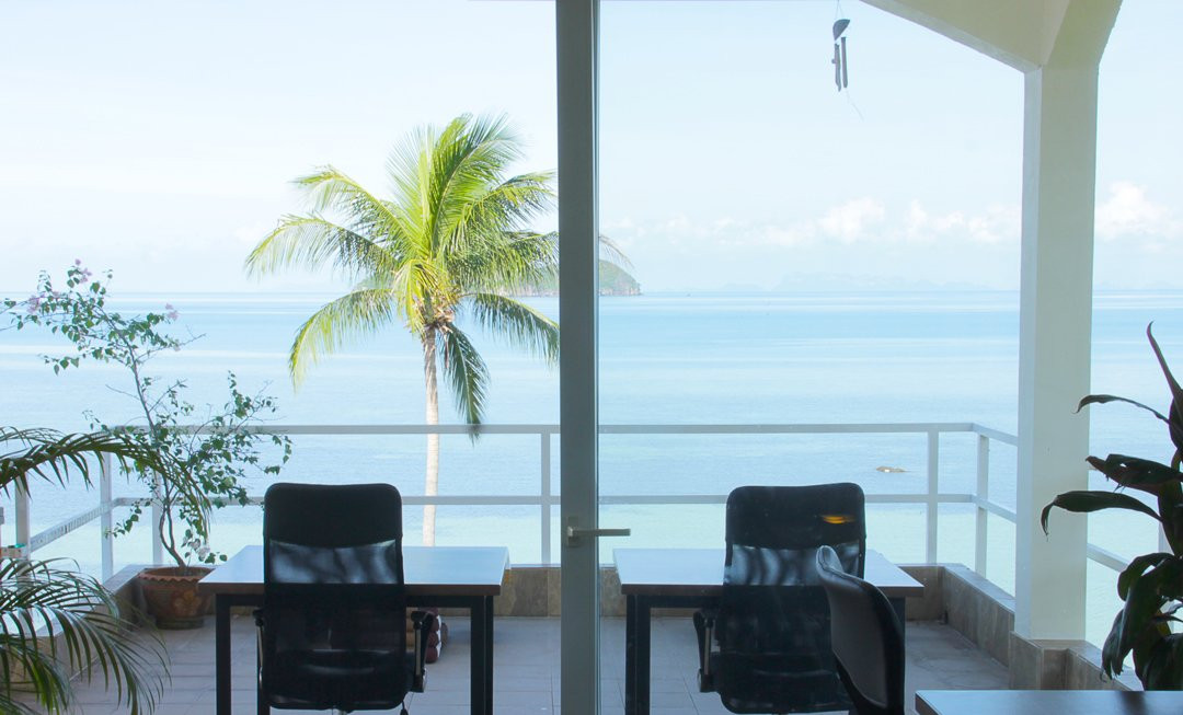 Baan Jai Dee Beach Front Hotel主图