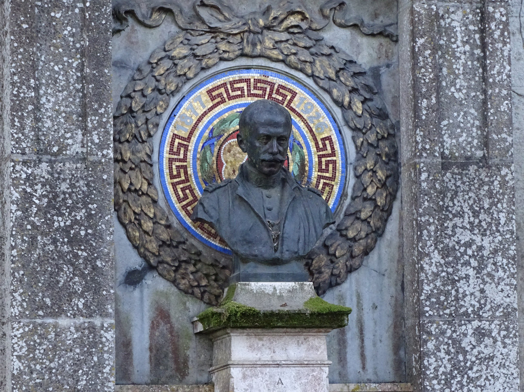 Busto de Carlos Franca-辛特拉必去景点
