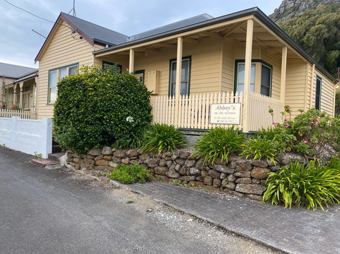 庄园小屋民宿主图