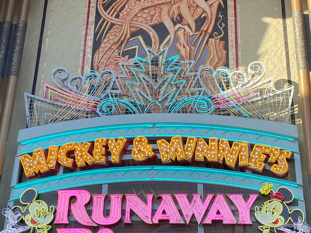 Mickey & Minnie's Runaway Railway景点图片