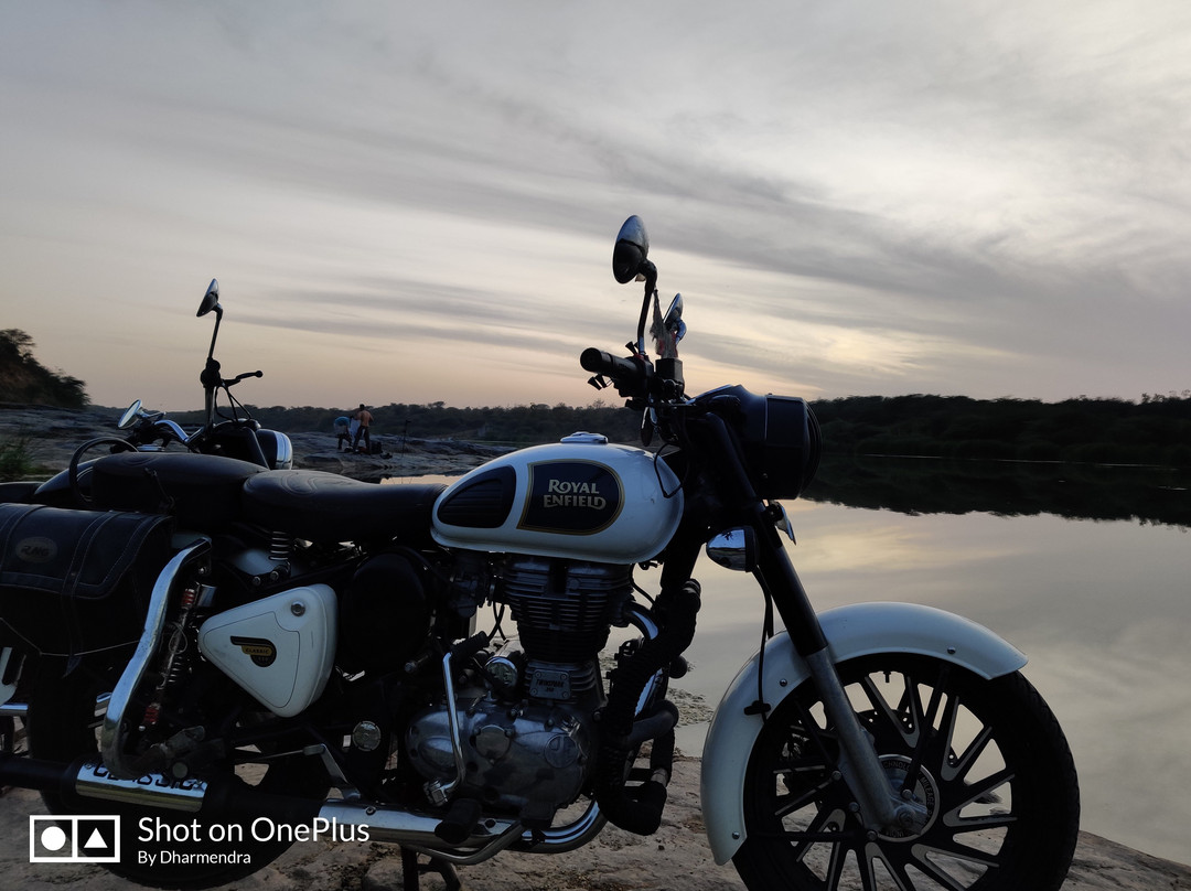 Zanzari Waterfalls-Dehgam必去景点