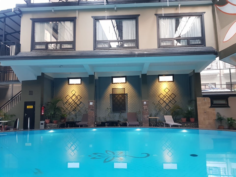 Hotel Sarowar-泳池