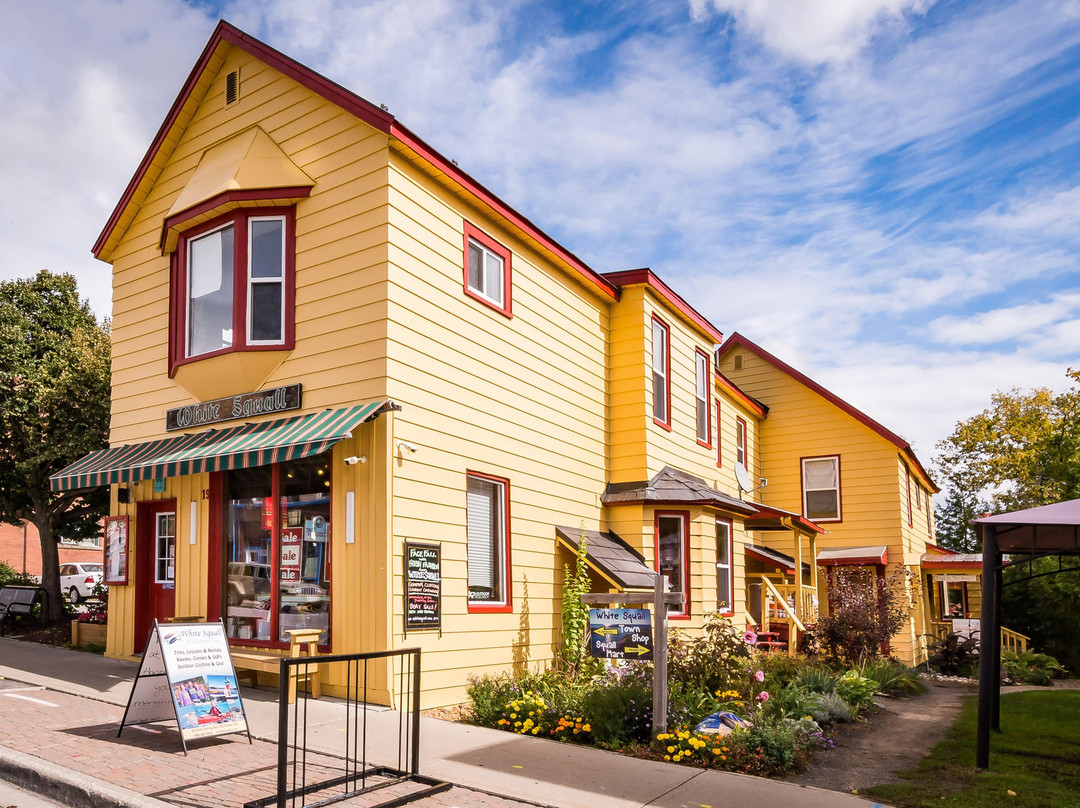 White Squall Outdoor Store-帕里桑德必去景点