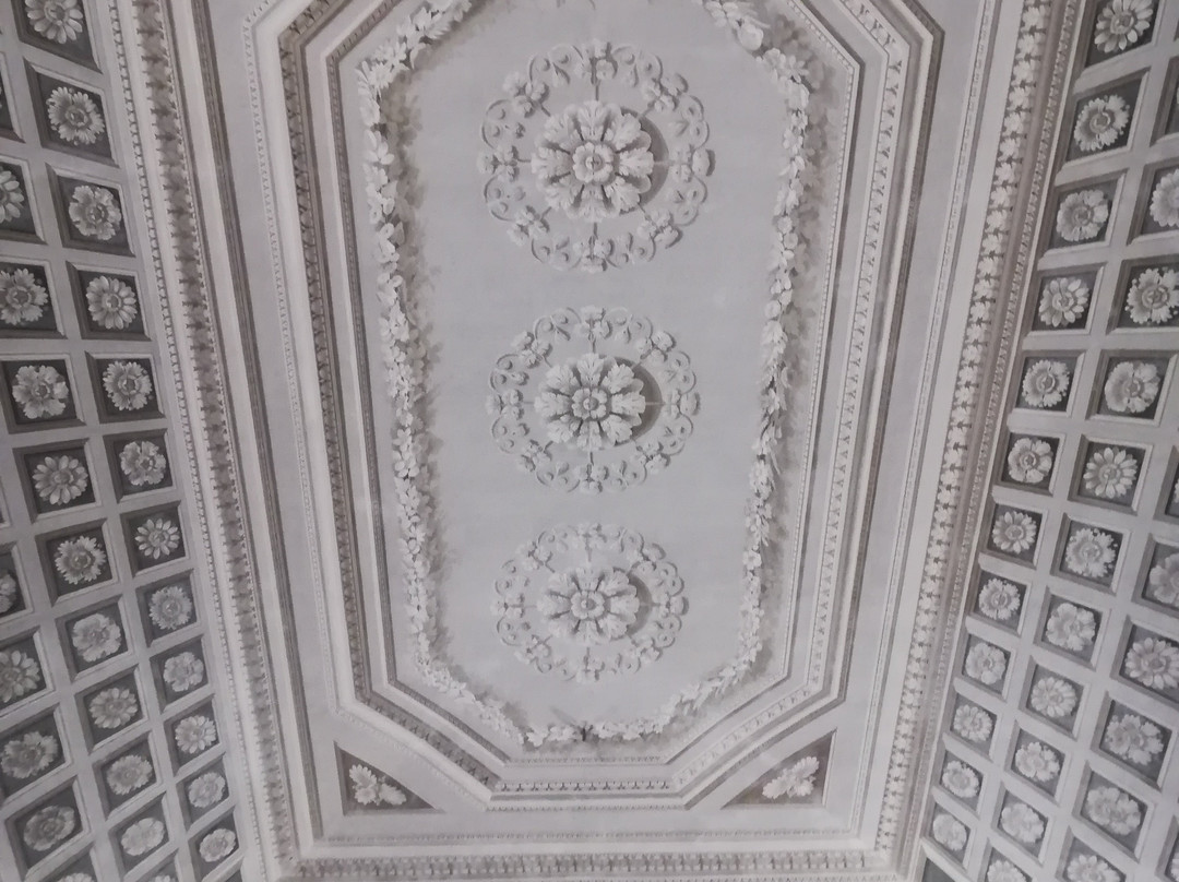 Villa Antona Traversi-Meda必去景点