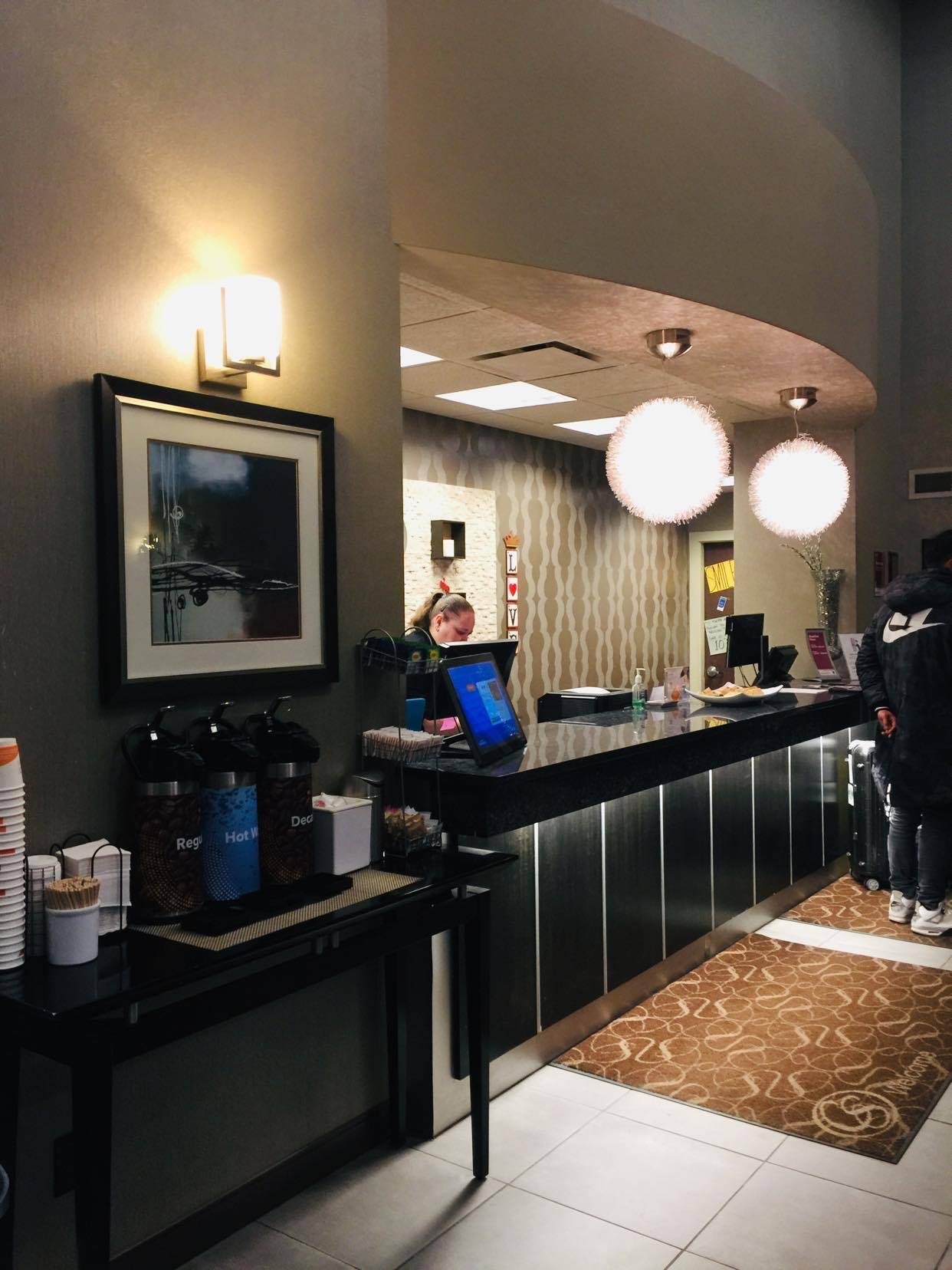 基洛纳舒适套房酒店-商务中心/多功能厅