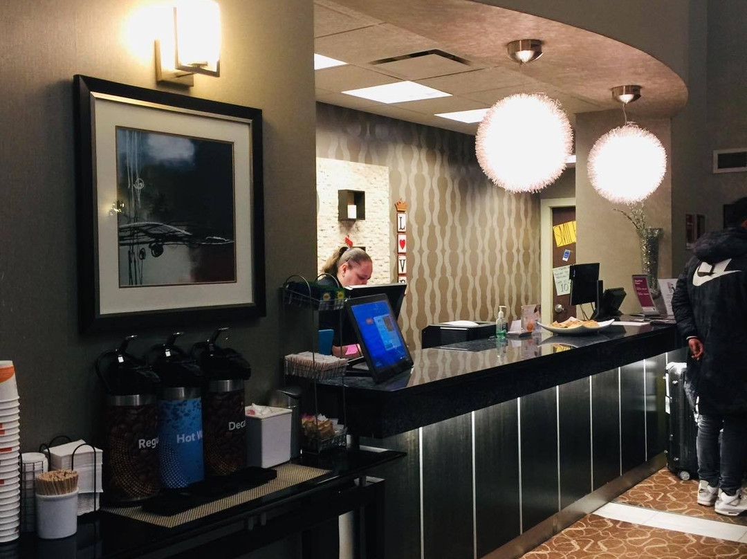 基洛纳舒适套房酒店主图