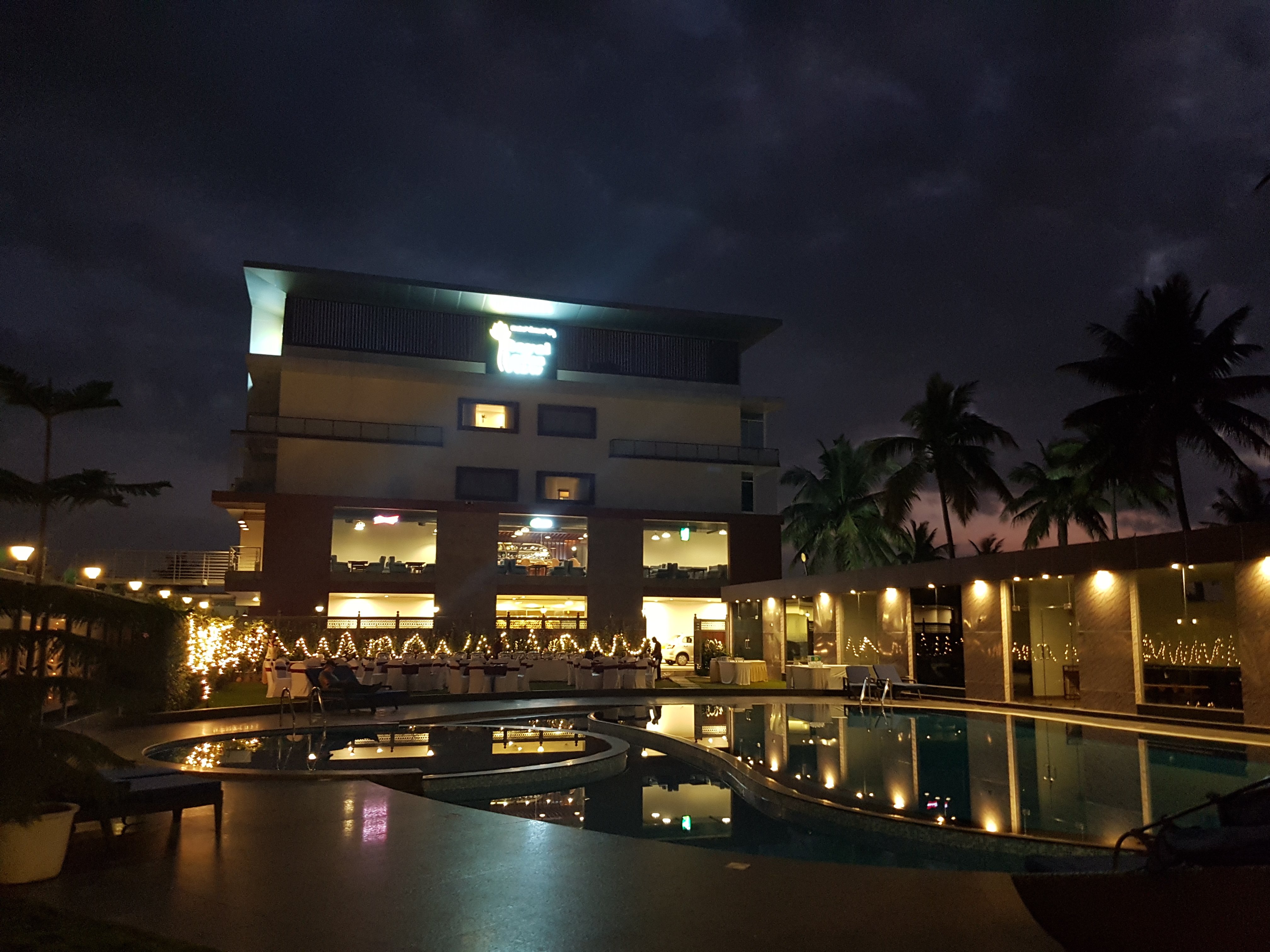 Royal Lotus View Resotel-泳池