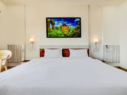 Aditya Hill View Inn主图