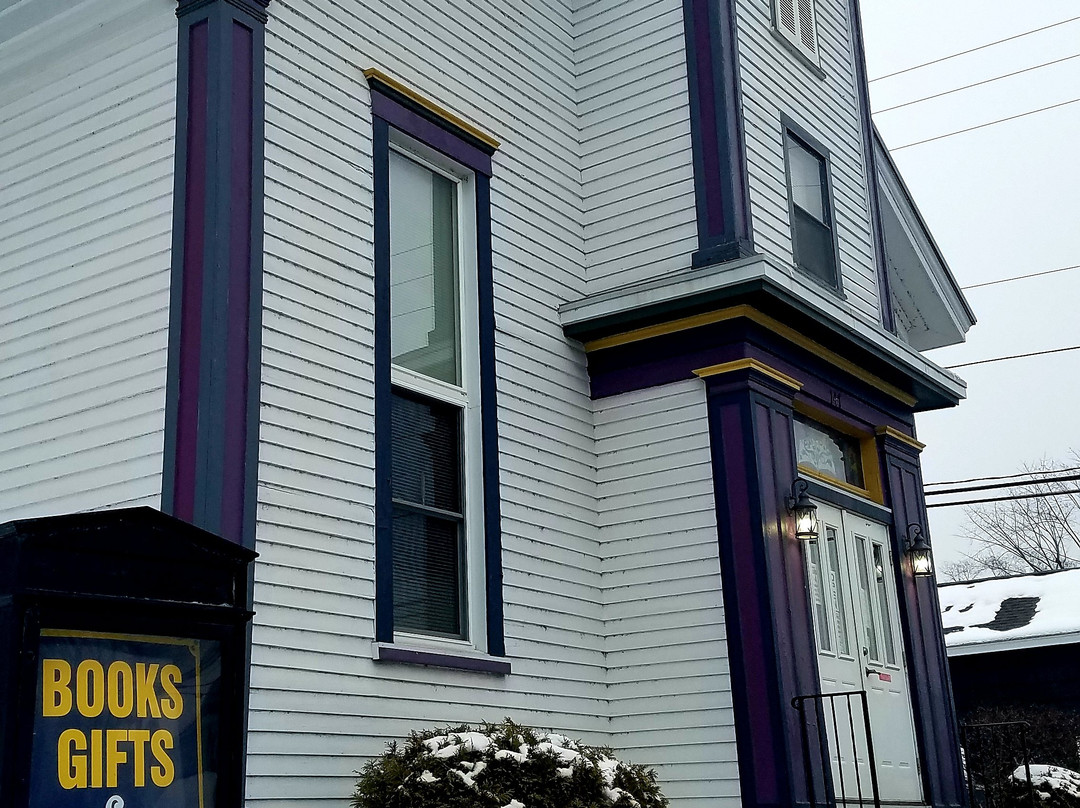 Readers Realm Gallery of New & Used Books, Gifts & Whimsy