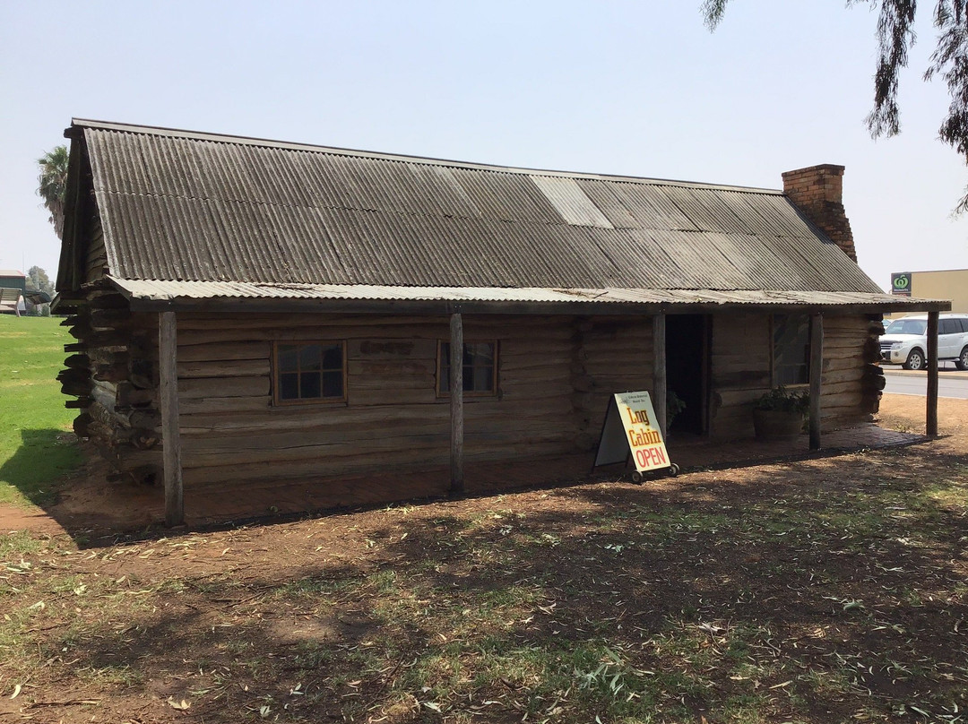 Cobram Log Cabin-Cobram必去景点