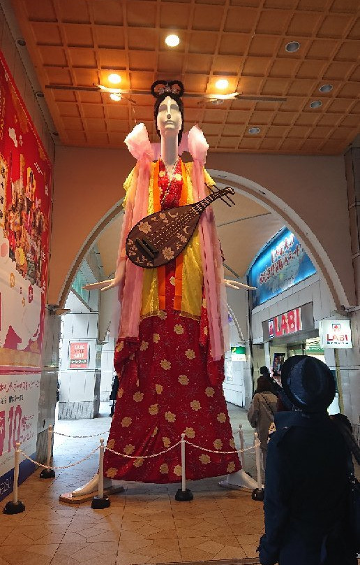名古屋名铁百货店前NANA酱超高人体模特景点图片