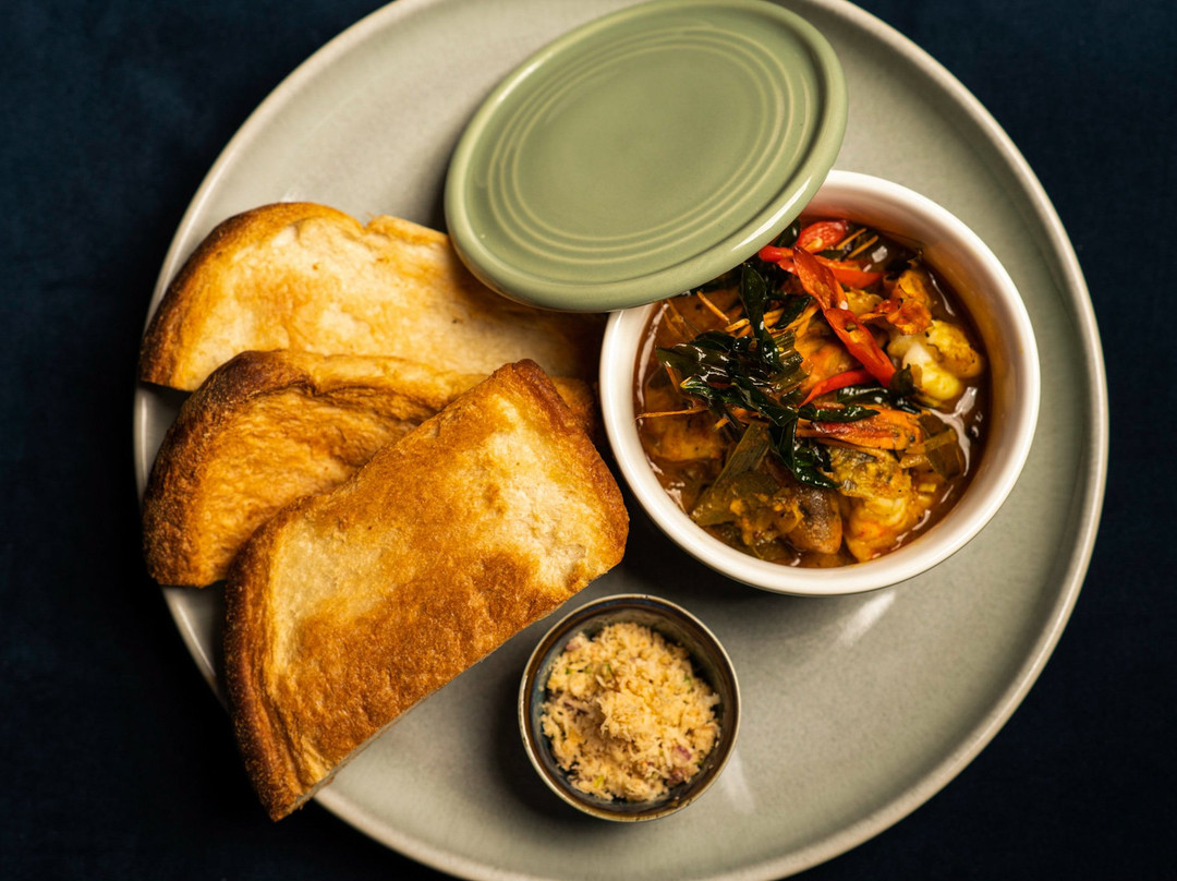 A Minute by Tuk Tuk Colombo