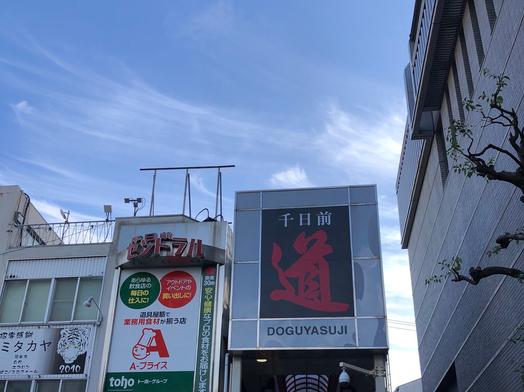 Yoshimoto Manzai Theater-Chuo必去景点