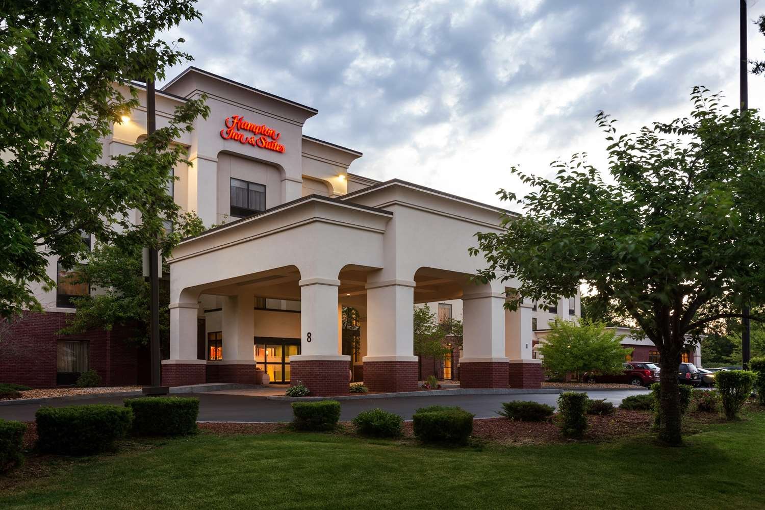 Hampton Inn & Suites Manchester-Bedford-官方