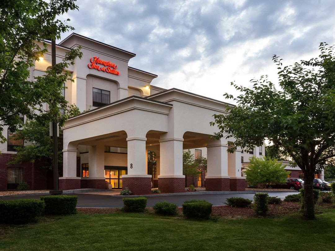 Hampton Inn & Suites Manchester-Bedford主图