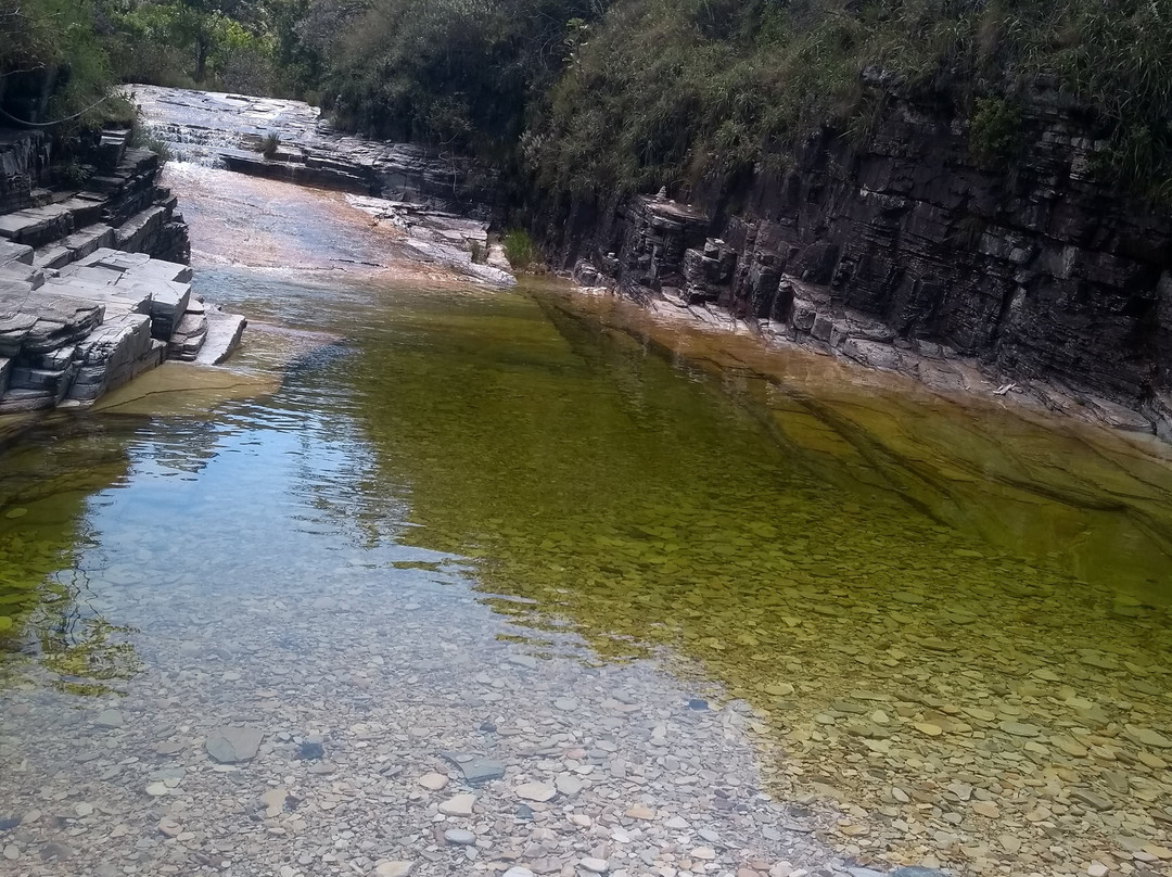 Poco Dourado Waterfall景点图片