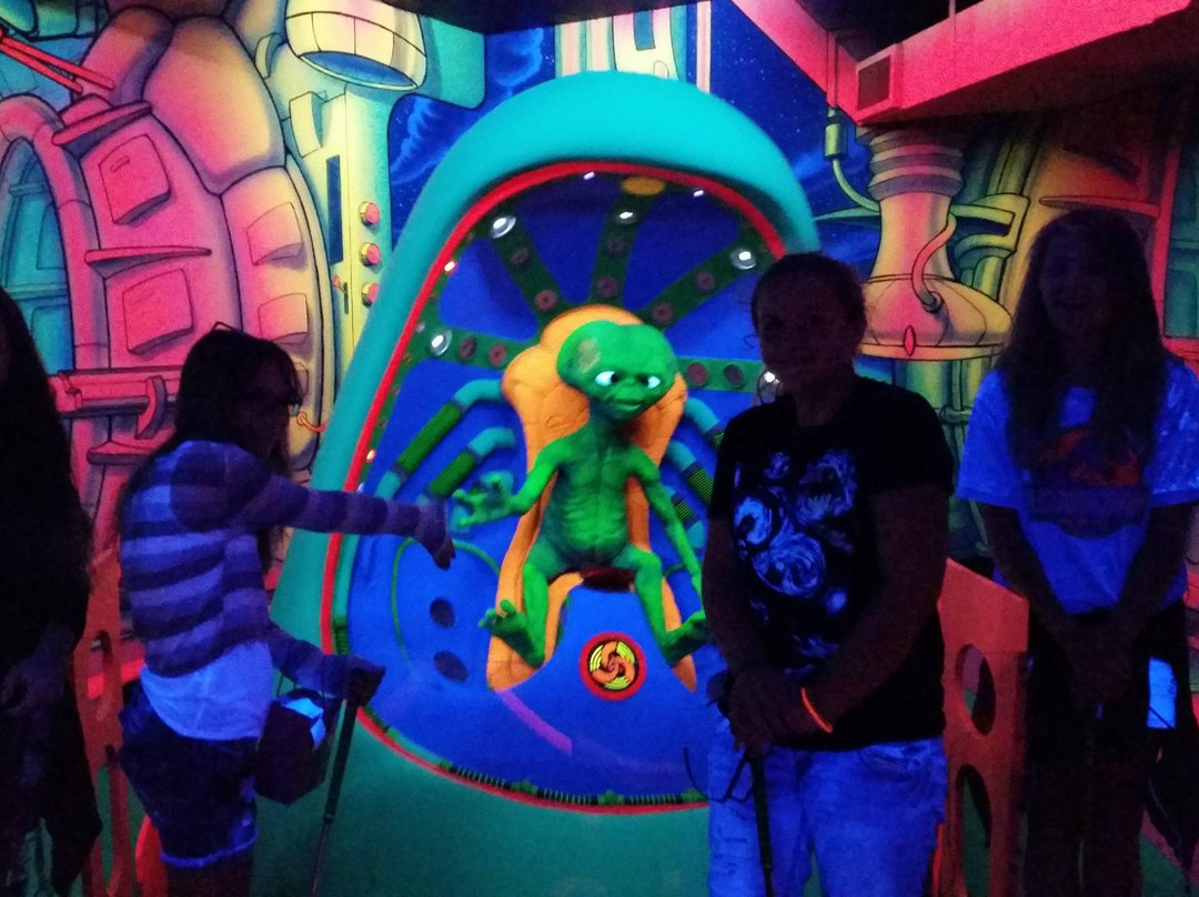 Alien Vacation Mini Golf Attraction-Medina必去景点