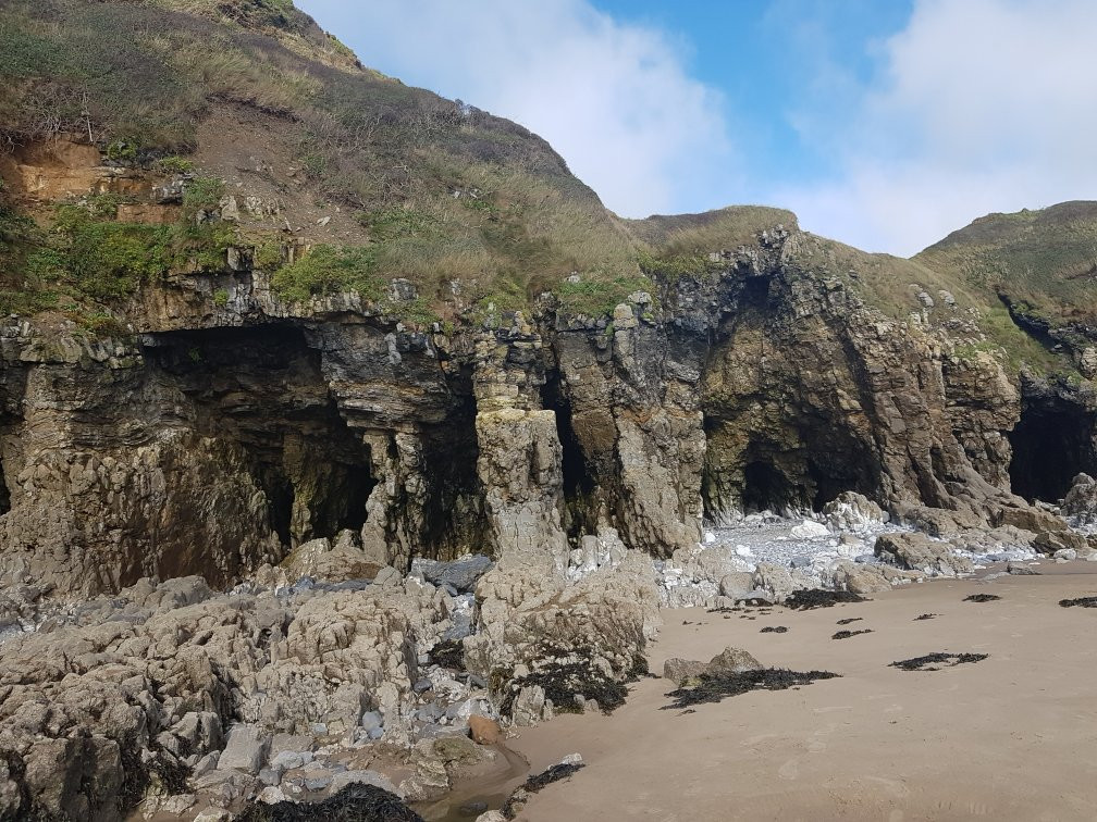 National Trust - Ragwen Point Caves景点图片