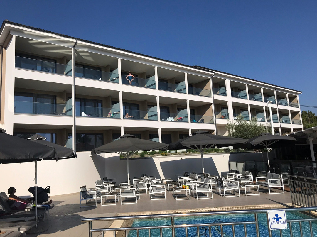 Lagomandra Beach Hotel主图