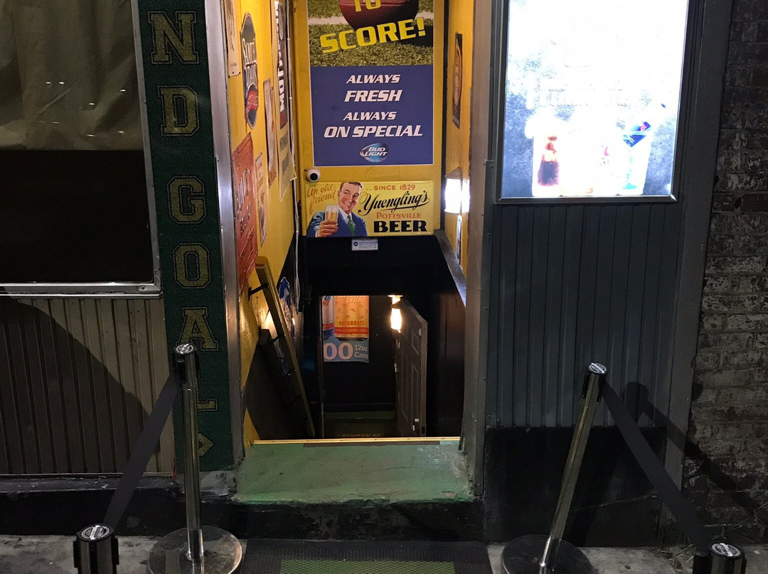 4th & Goal Sports Bar-摩根敦必去景点