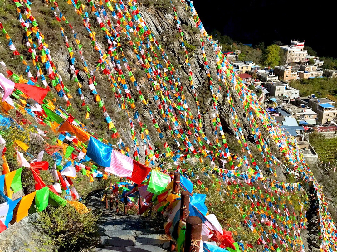 甘堡藏寨石头部落景点图片