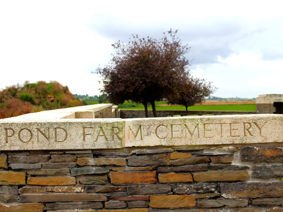 Pond Farm Cemetery景点图片