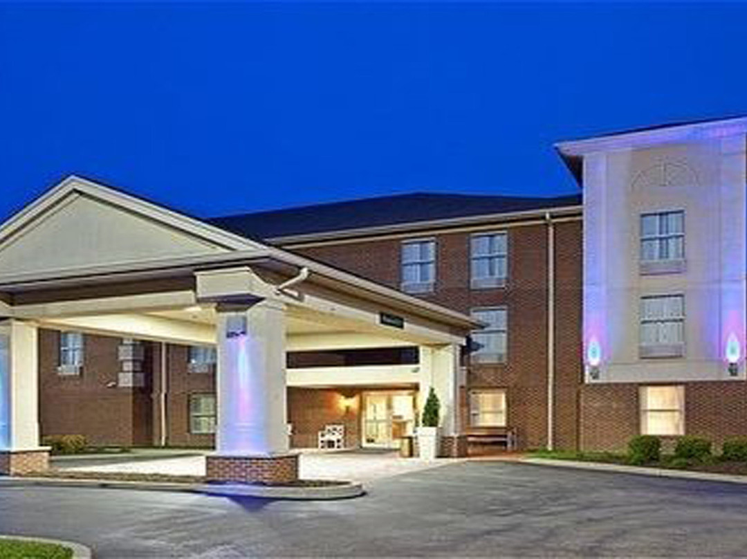 费尔菲尔德快捷假日酒店主图