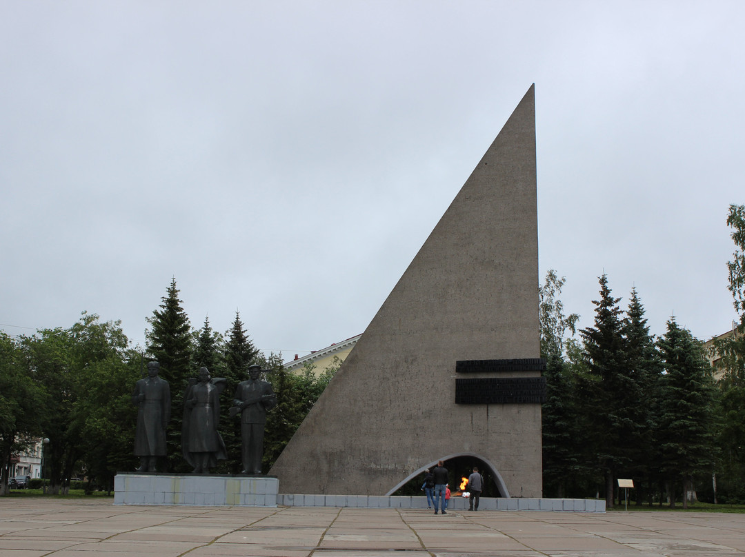 Victory War Monument 1941—1945 and Eternal Flame景点图片