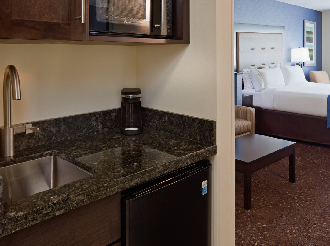 Holiday Inn Express & Suites Davenport By IHG主图