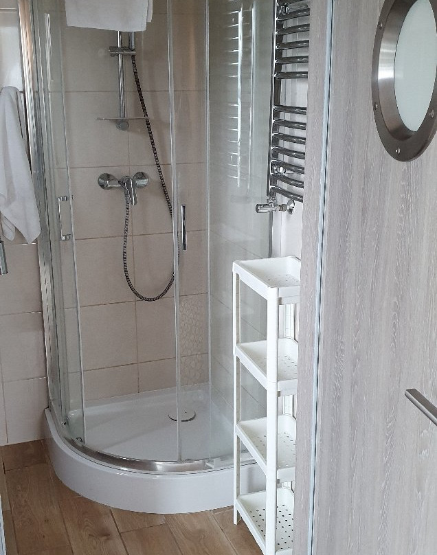 Marina Mielno with view on the lake主图