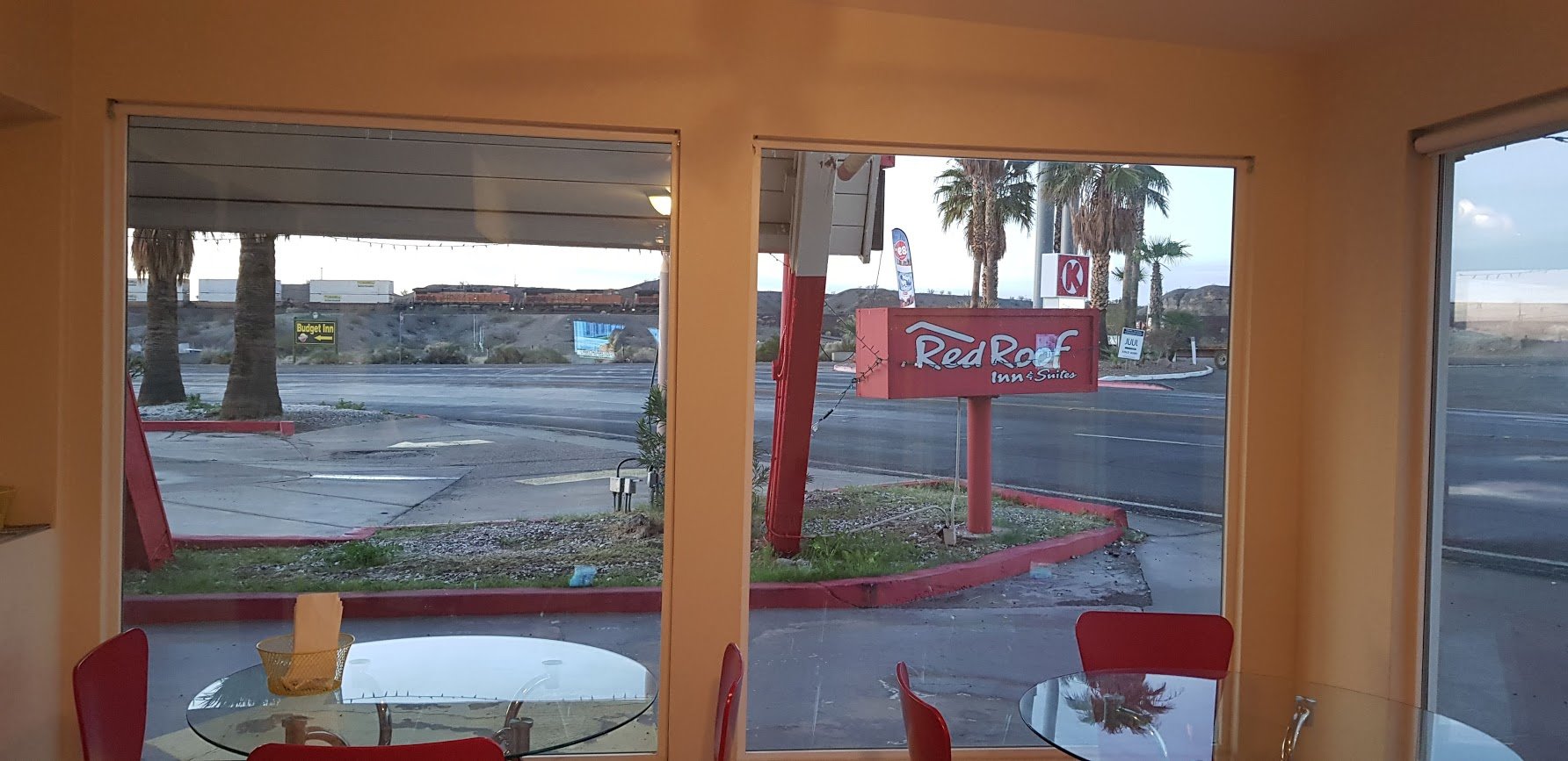 Red Roof Inn Needles-餐饮