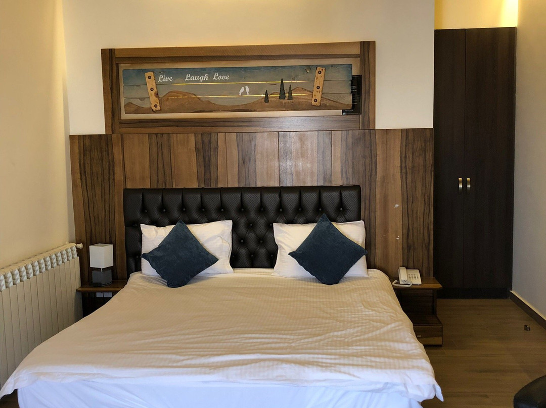 White Cedar Hotel主图