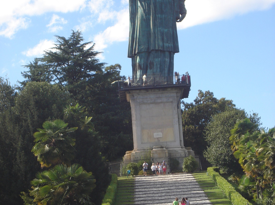 Statue of San Carlone景点图片