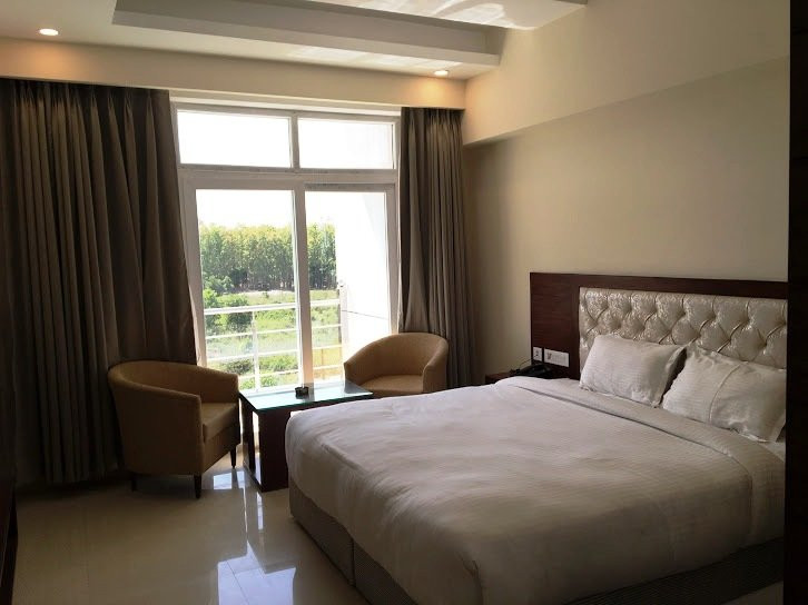 Treebo Premium Pearl Avenue 宴会厅和草坪主图