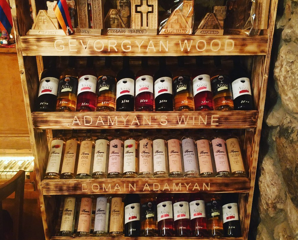 TUMANIAN's WINE PUB