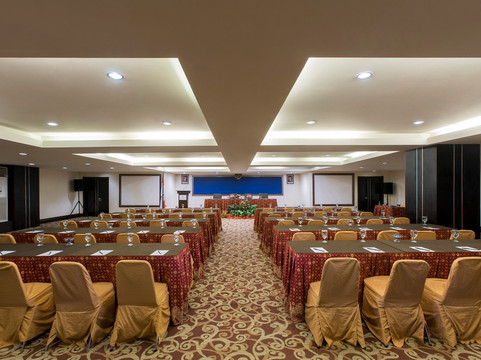 Almadera Hotel Makassar主图