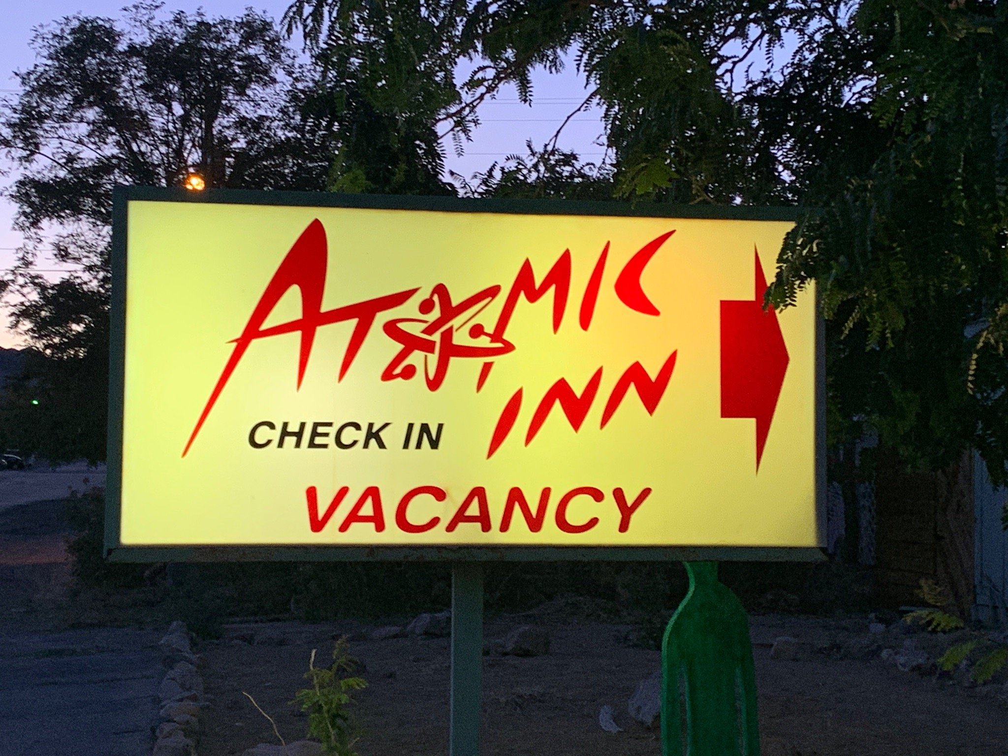 The Atomic Inn-官方