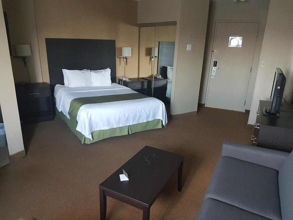 Quality Inn & Suites P.E. Trudeau Airport-Montreal主图