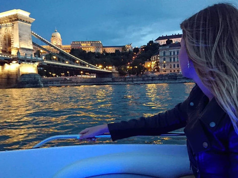 Leisure boat-布达佩斯必去景点