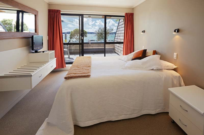 Pioneer Waterfront Apartments主图