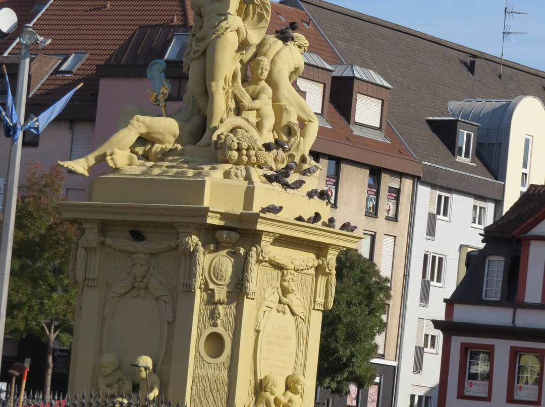 Marktplatz Brunnen景点图片