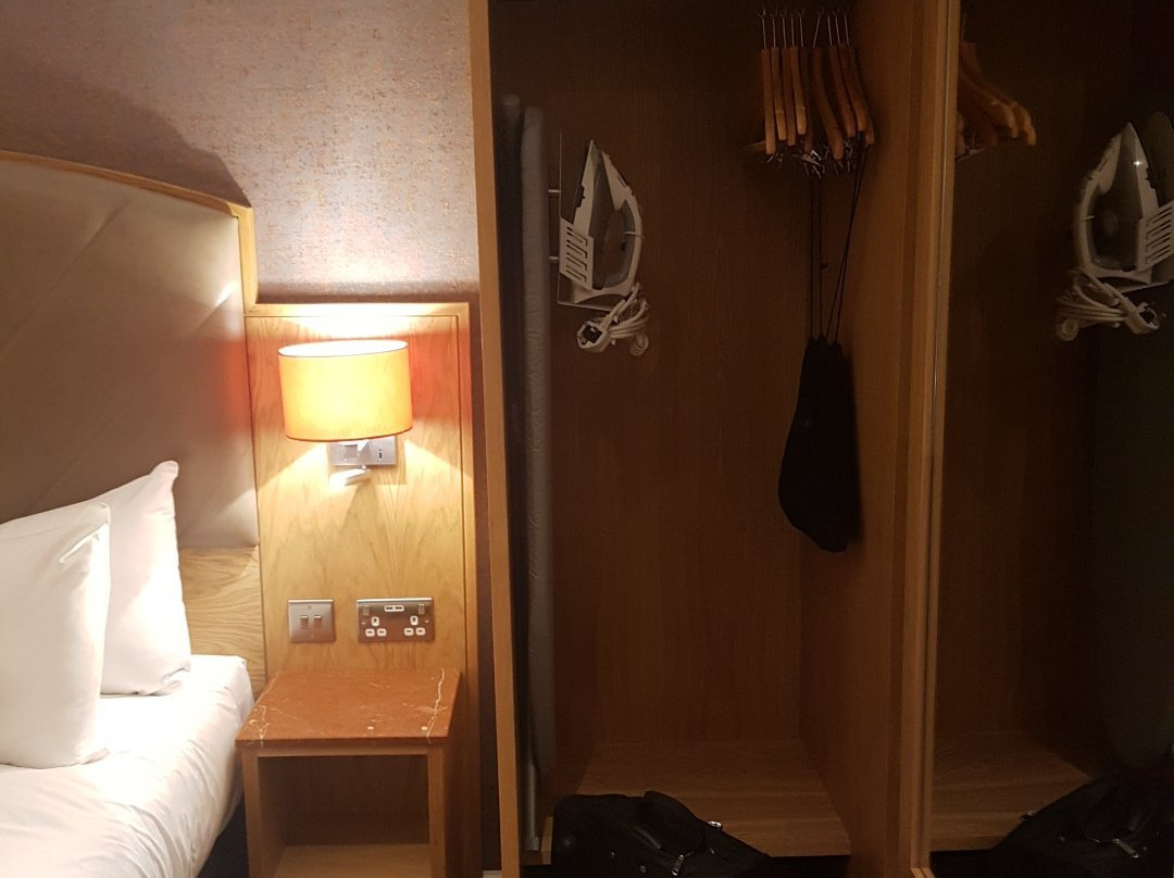 The Crown Hotel主图