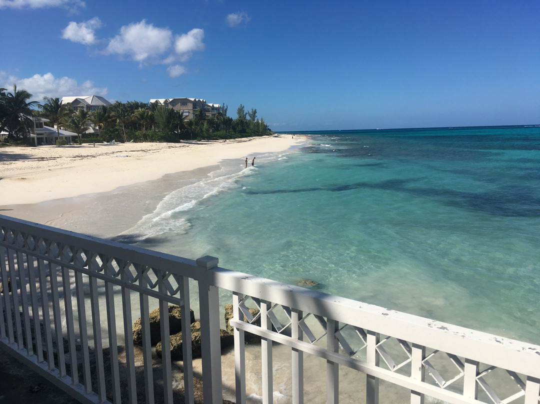 Compass Point Beach Resort主图