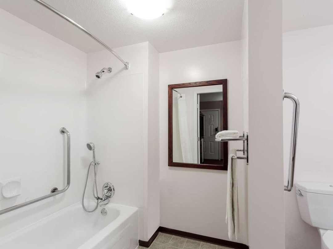 乡村湖-温菲尔德地区速8酒店主图