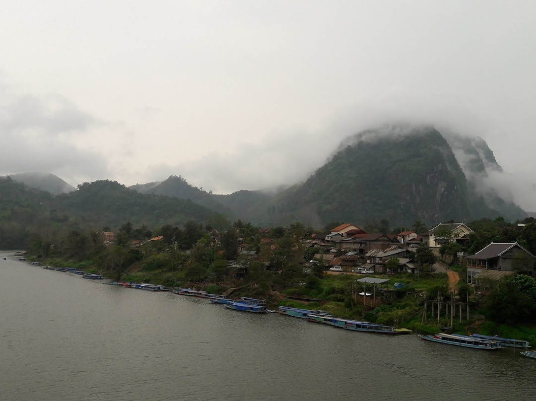 Laos Minivan Tours-旺阳必去景点